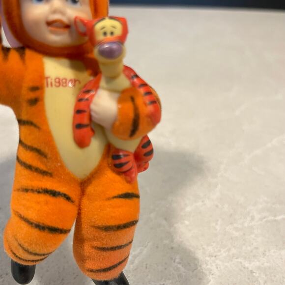 Disney Ashton Drake Heirloom ornament tigger costume boy w/ tigger felt ceramic - Picture 3 of 9